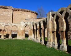 Descubre el encanto del turismo en el Monasterio de San Juan de Duero en Soria